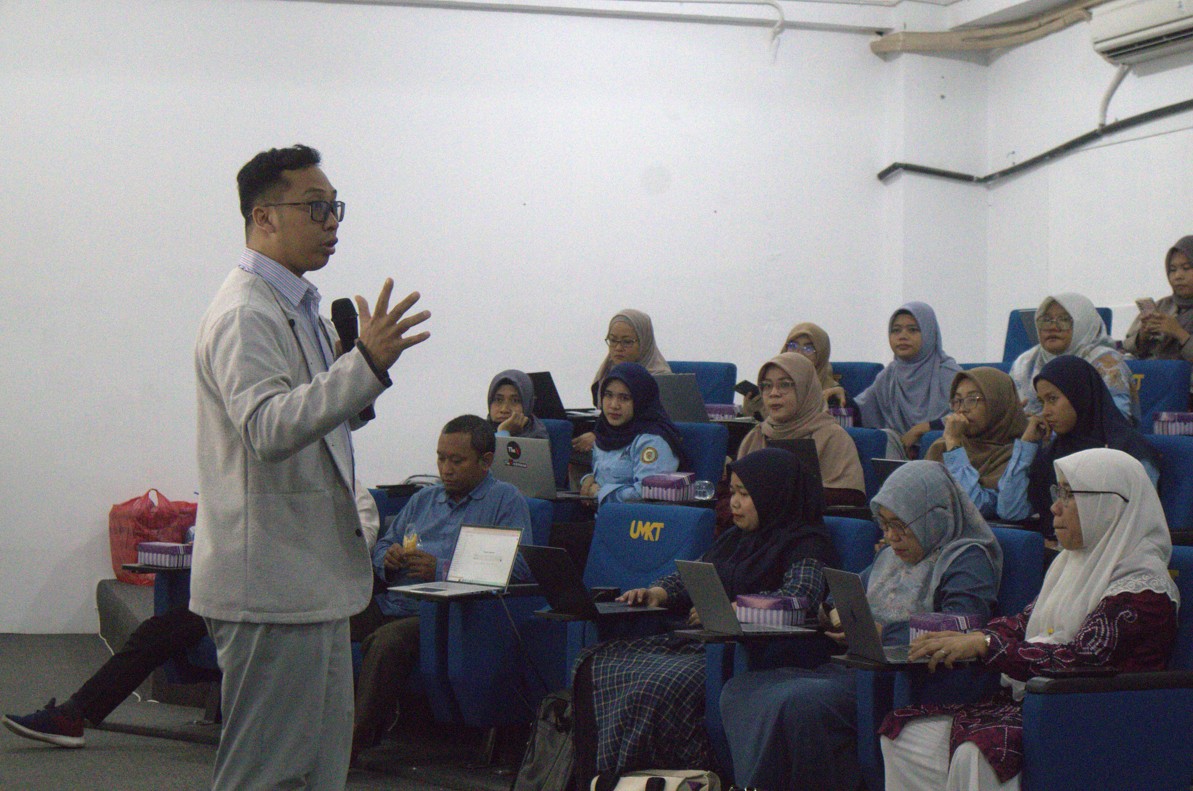 Prodi Magister Manajemen UMKT Adakan Coaching Clinic AI