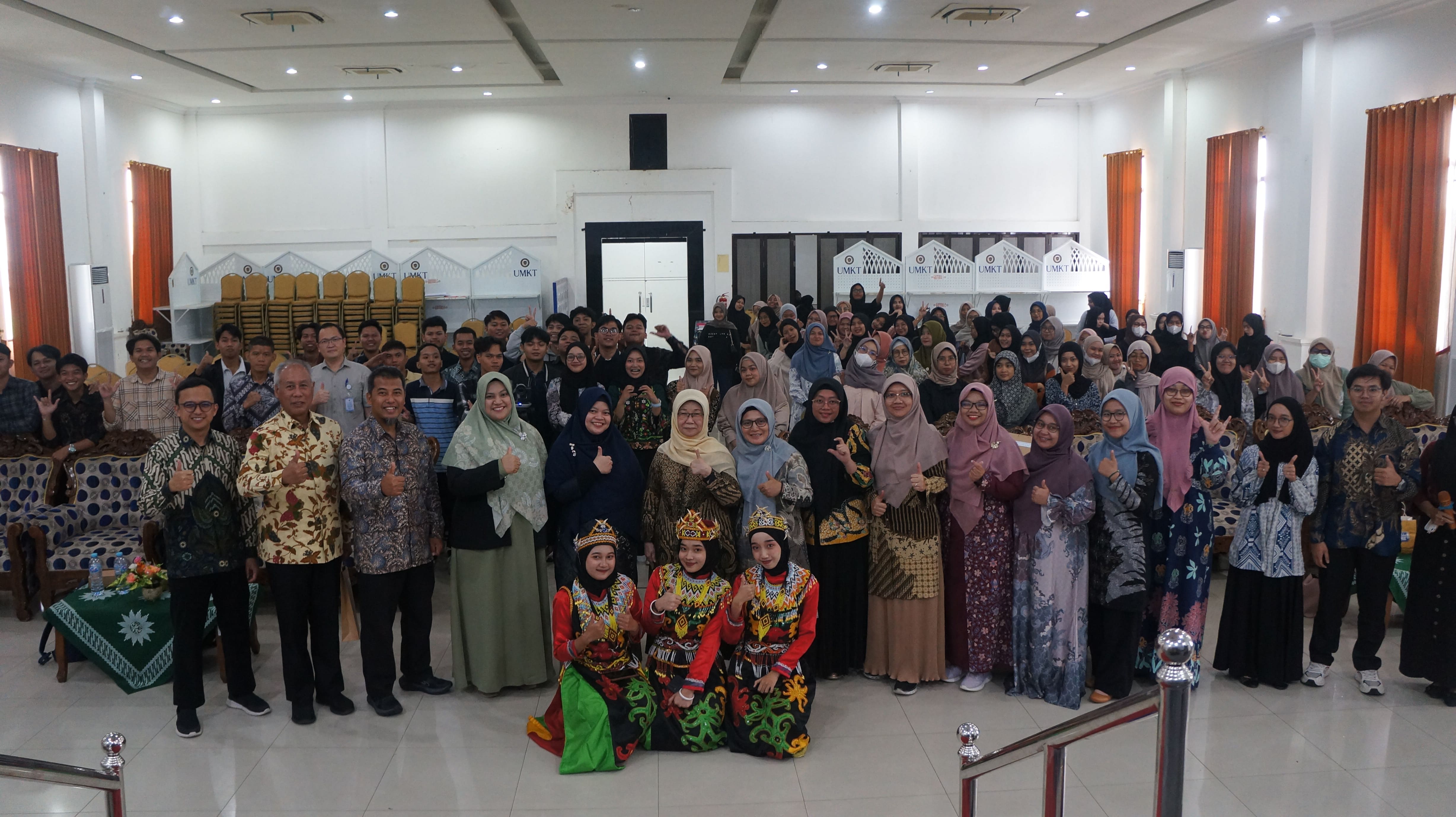 Roadshow dan Kuliah Pakar Pascasarjana Fakultas Farmasi Universitas Airlangga Sukses Terselenggara di UMKT
