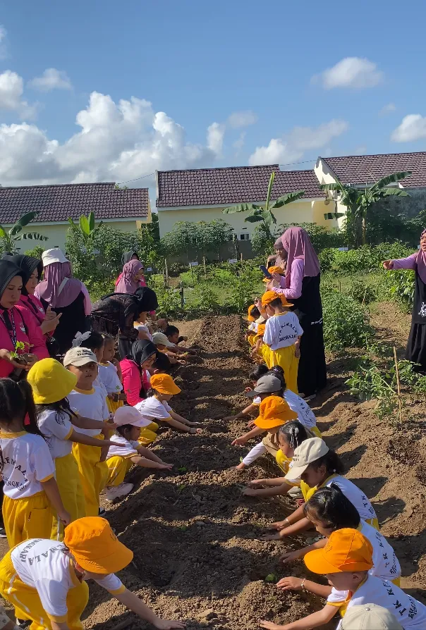 Edukasi Pertanian Sejak Dini: UMKT FPBD, Pemerintah Desa Tapis, dan Tim CEODe Tanamkan Cinta Tani pada Anak-Anak