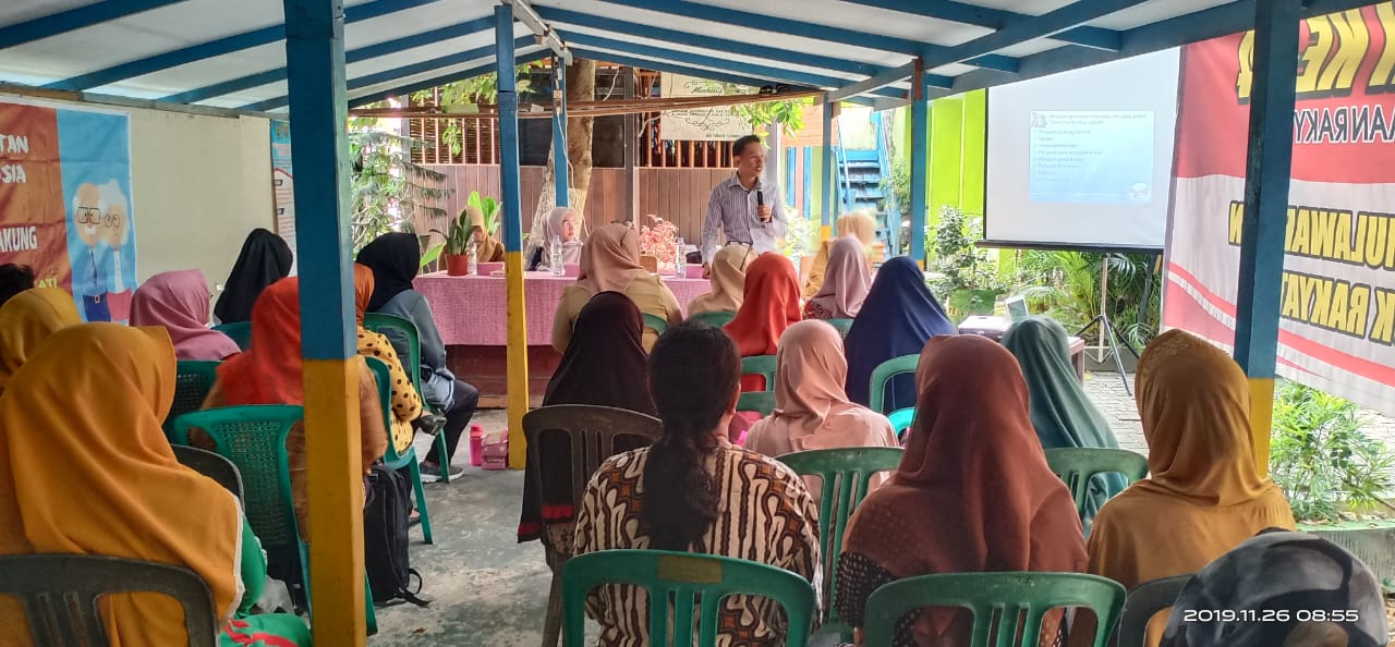 DOSEN PRODI ILMU KEPERAWATAN MELAKUKAN PENGABDIAN MASYARAKAT