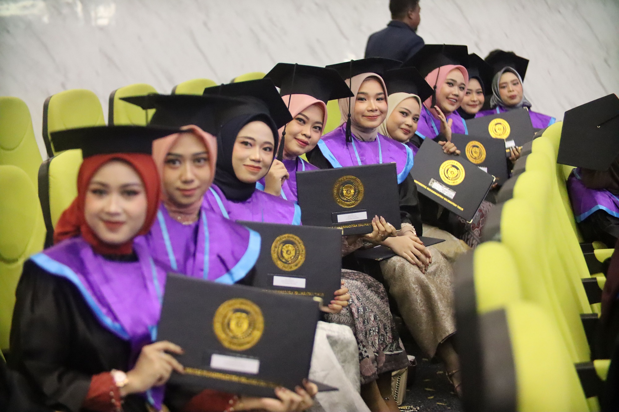 Wisuda UMKT: 1.314 Generasi Muda Berintegritas dan Berakhlak Mulia Siap Hadapi Tantangan Zaman