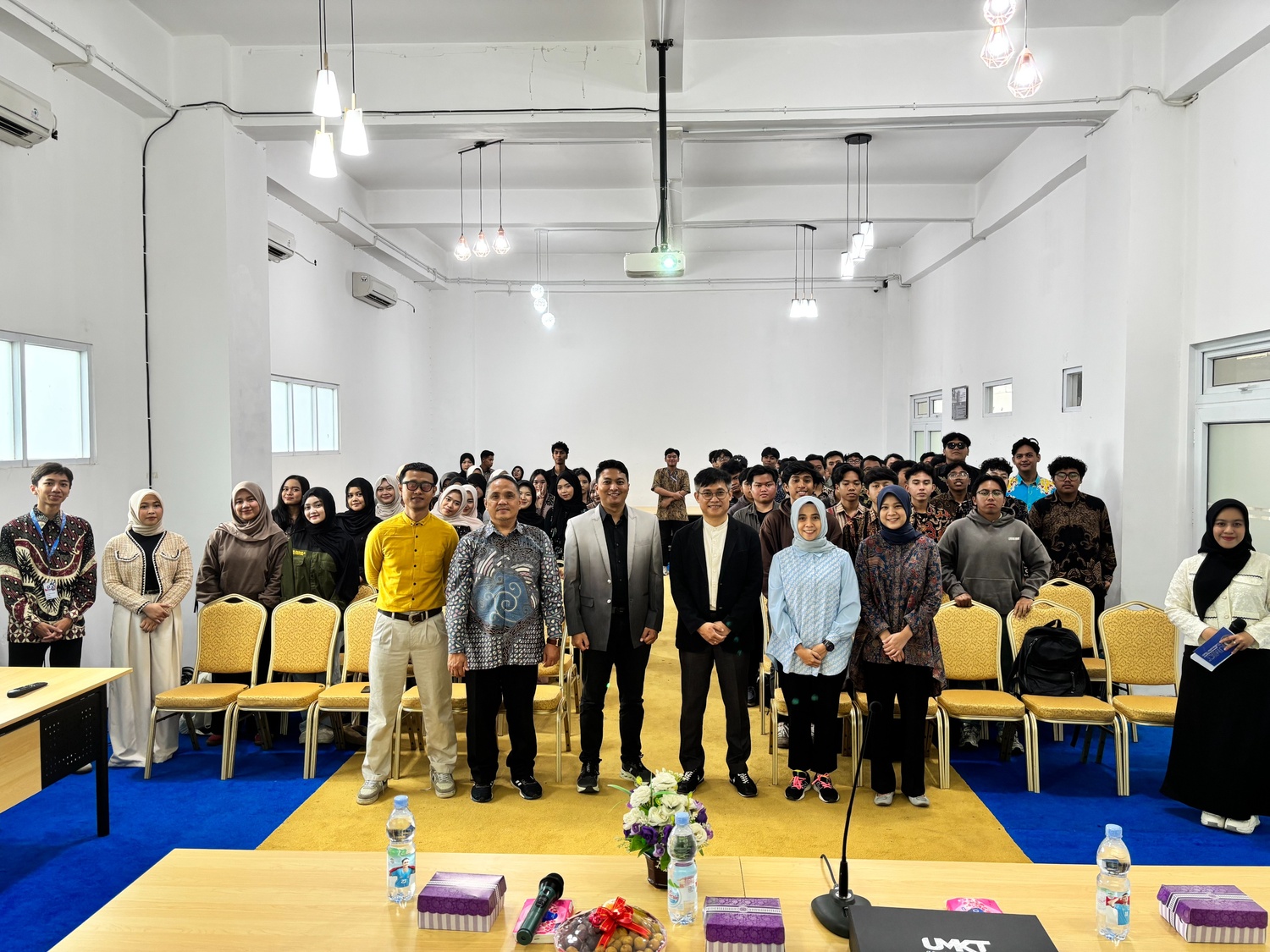 Kuliah Tamu dan Sharing Session Prodi Hubungan Internasional UMKT Bersama Tonny Dian Effendi, Ph.D.