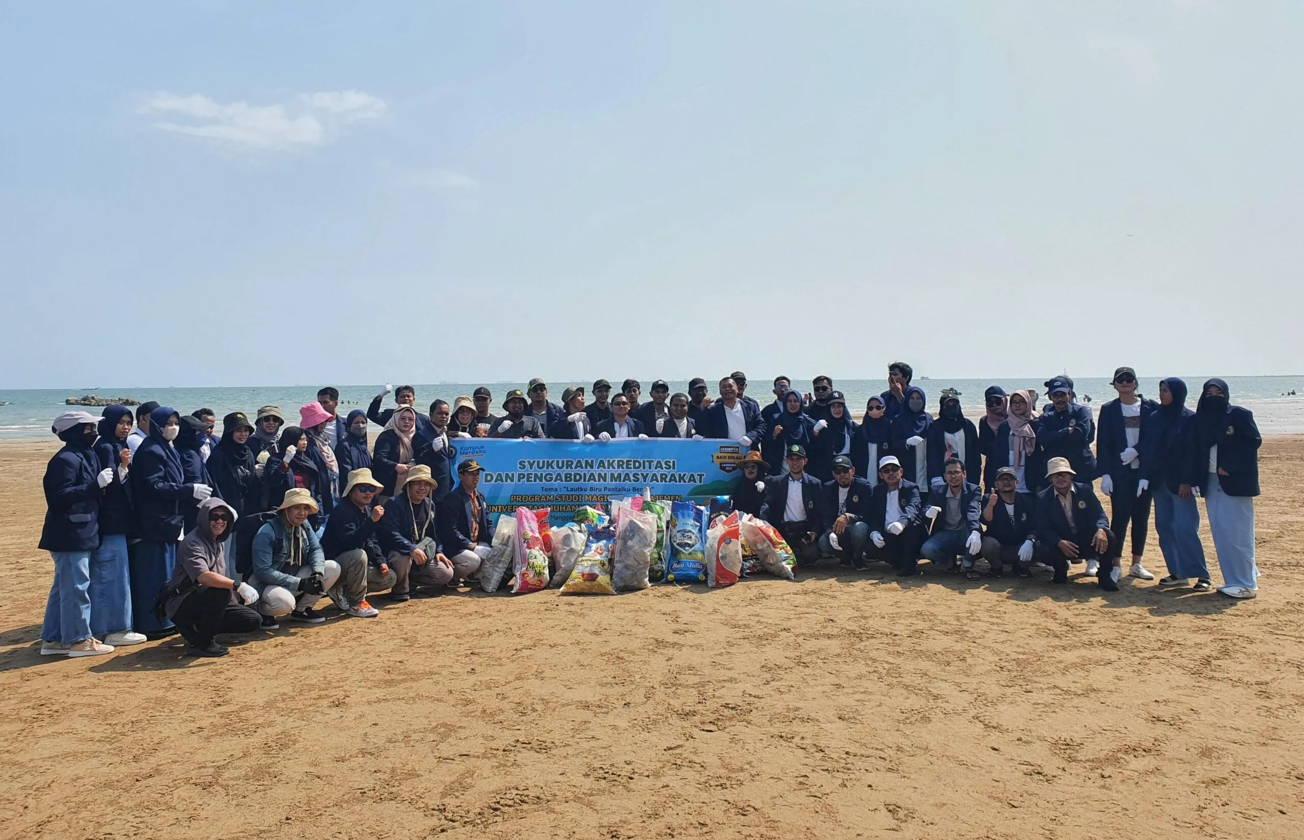 Mahasiswa MM UMKT Gelar Pengabdian Masyarakat di Pantai Manggar Segarasari Balikpapan