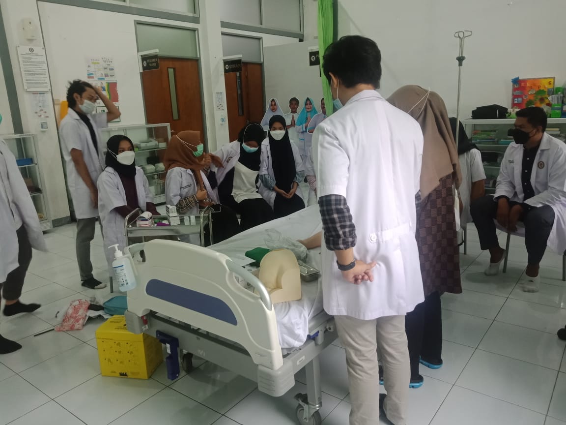 PEMBELAJARAN PRAKTIK LABORATORIUM SEMESTER 2 SELAMA COVID-19