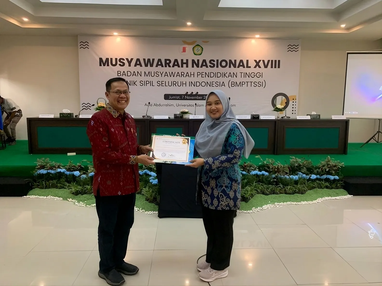 Tim Capstone Design Teknik Sipil UMKT Raih Juara Favorit 3 dengan Inovasi Geo Cell Modular Drainage System
