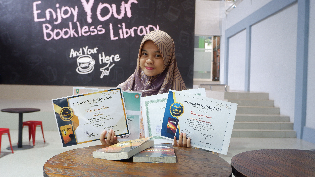 Prestasi Mahasiswa, Reka Ladina Saqila