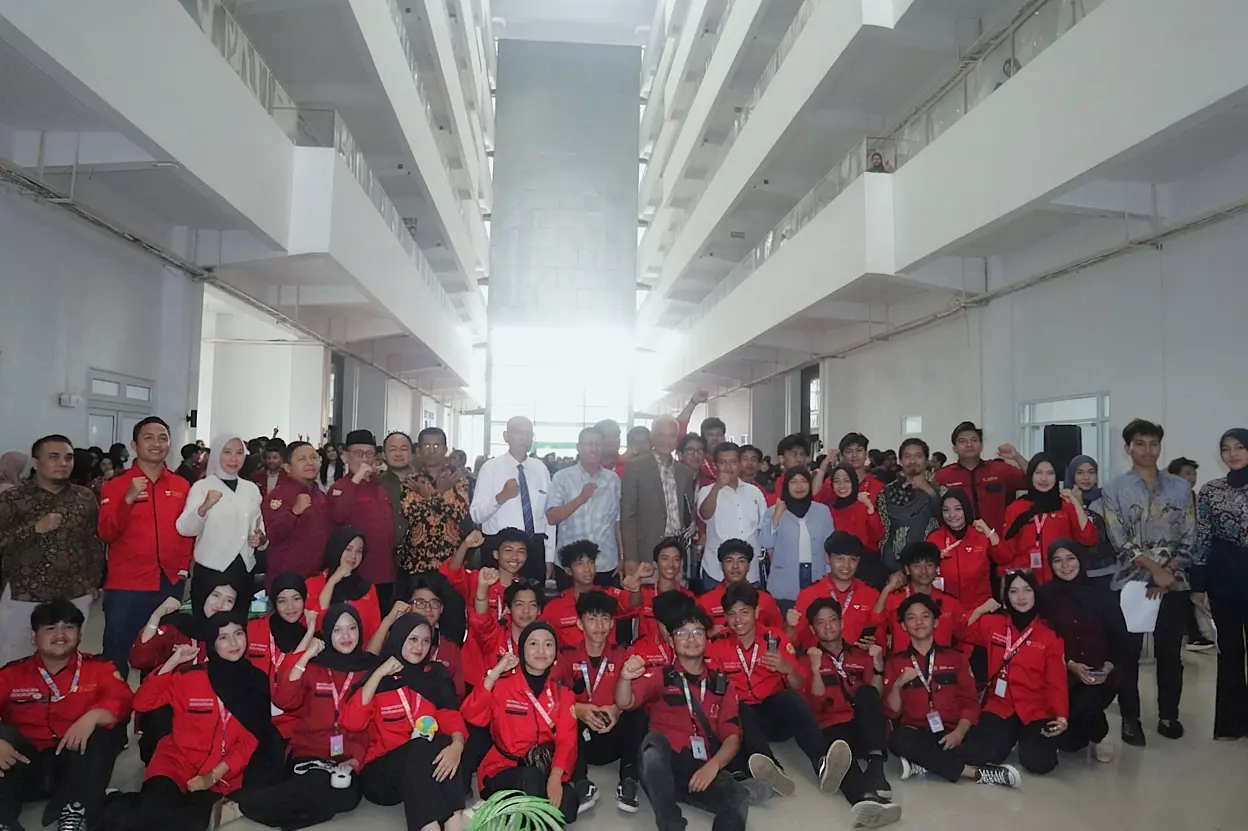 UMKT Law Students Association Invited Ganjar Pranowo, Discussing the Role of Youth in Democracy