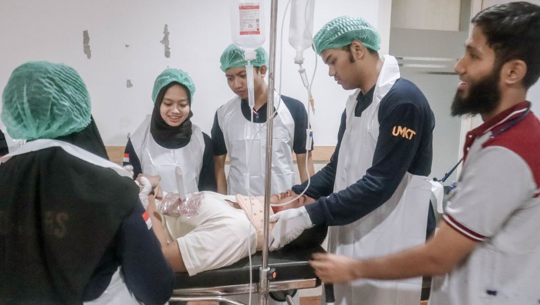 Kegiatan Pelatihan Basic Trauma Cardiac Life Support (BTCLS) Pada Mahasiswa Prodi Profesi Ners Fakultas Ilmu Keperawatan UMKT