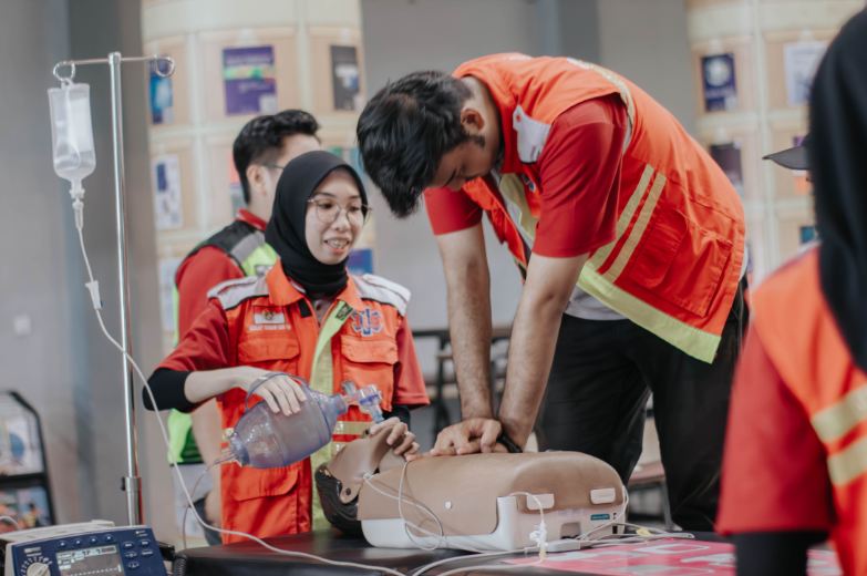 Simulasi Disaster Management oleh Mahasiswa Prodi Profesi Ners Fakultas Ilmu Keperawatan UMKT
