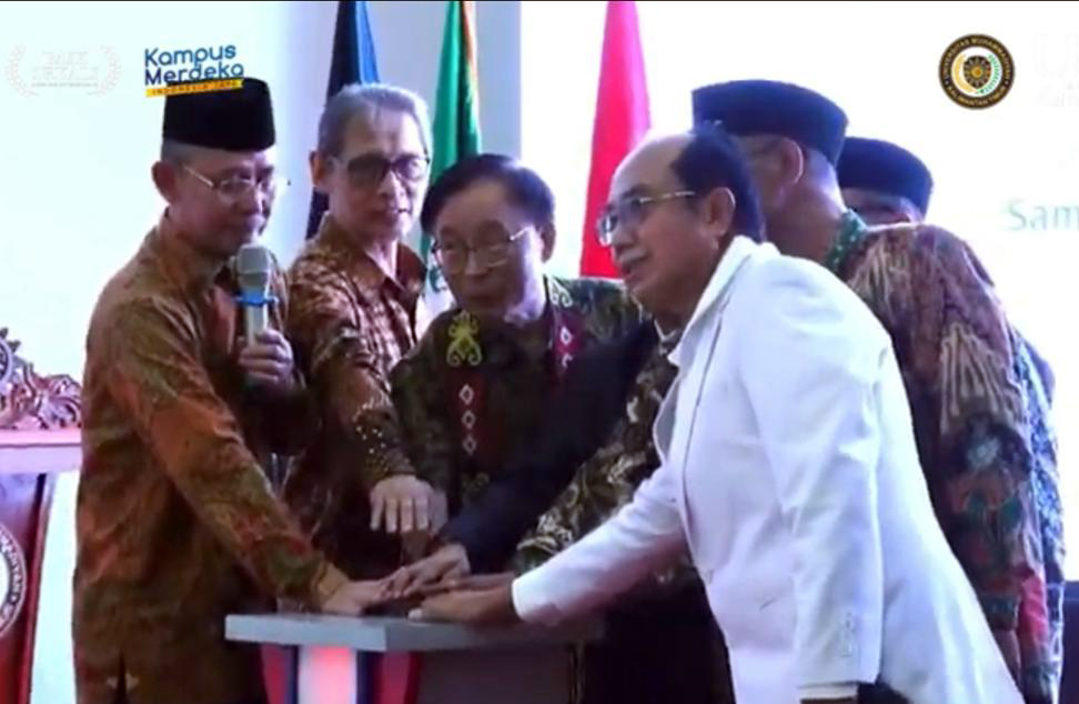 Dekan Fakultas Farmasi Hadiri Grand Launching Fakultas Kedokteran UMKT