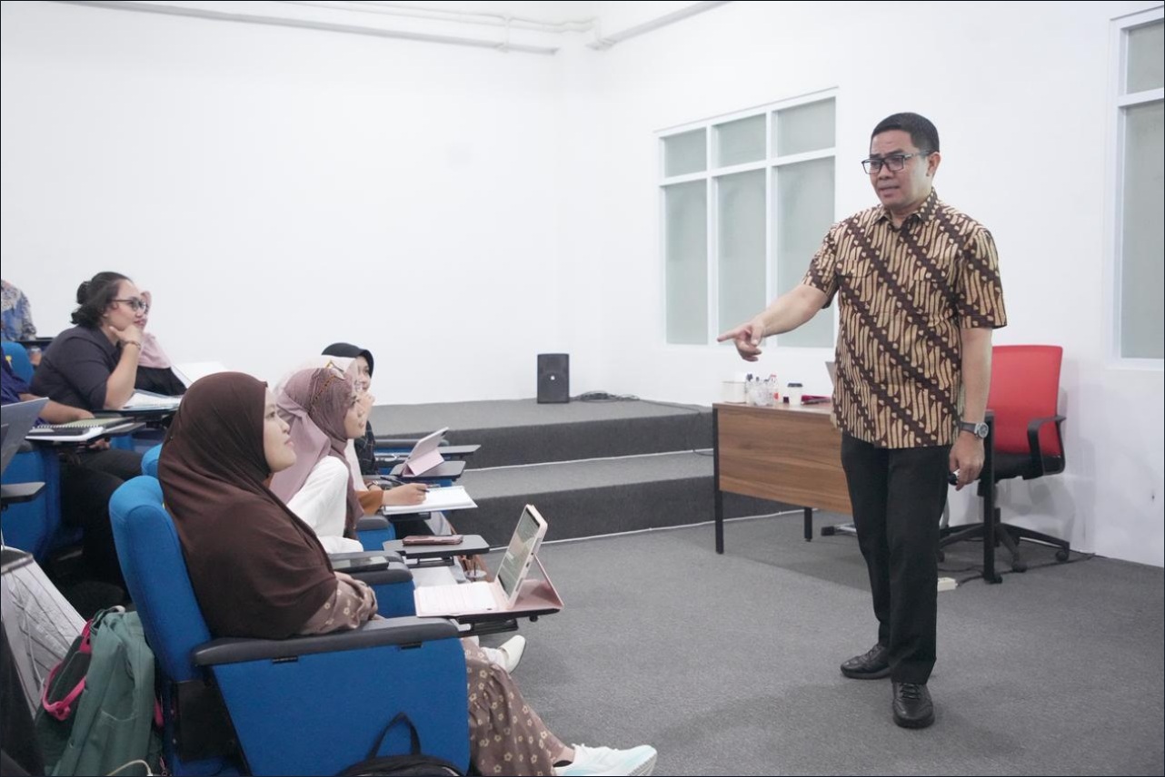 Walikota Samarinda Menjadi Dosen Tamu di Program Studi Magister Hukum UMKT