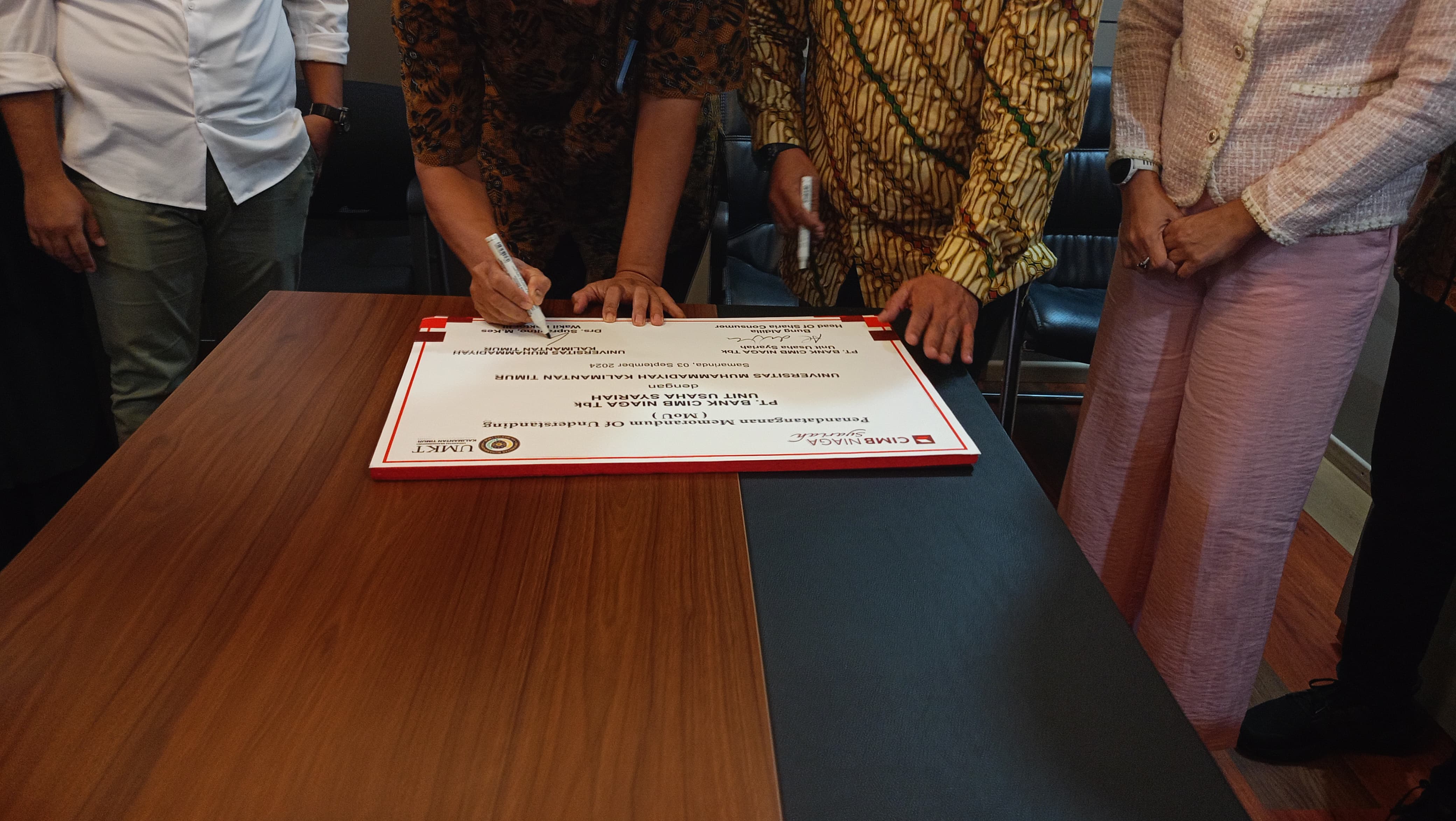 Universitas Muhammadiyah Kalimantan Timur jalin MoU dengan Bank CIMB Niaga Syariah : Penandatanganan Nota Kesepahaman