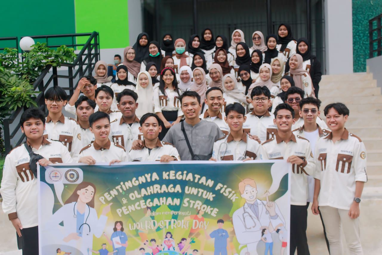 MAHASISWA FK UMKT MENGADAKAN CEK KESEHATAN GRATIS