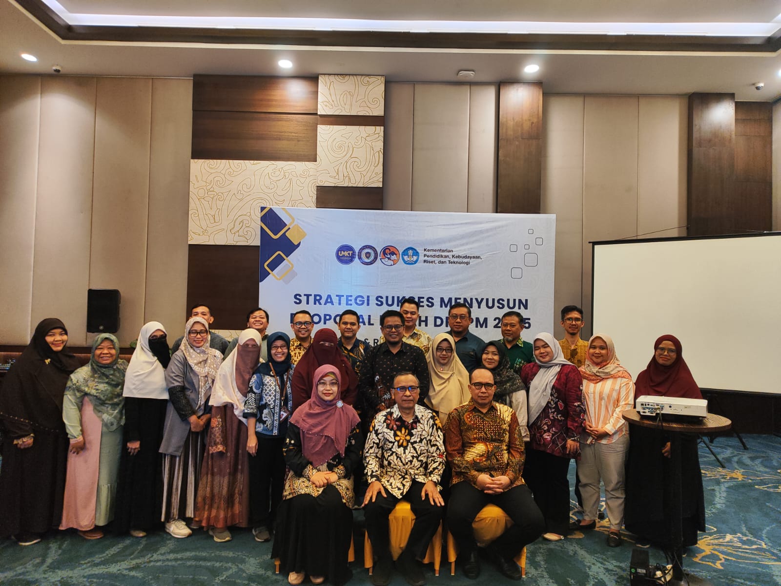 LPPM UMKT Gelar Coaching & Review Proposal Hibah DRTPM 2025 Bersama Prof. Dr. drh. R. Wisnu Nurcahyo dari UGM