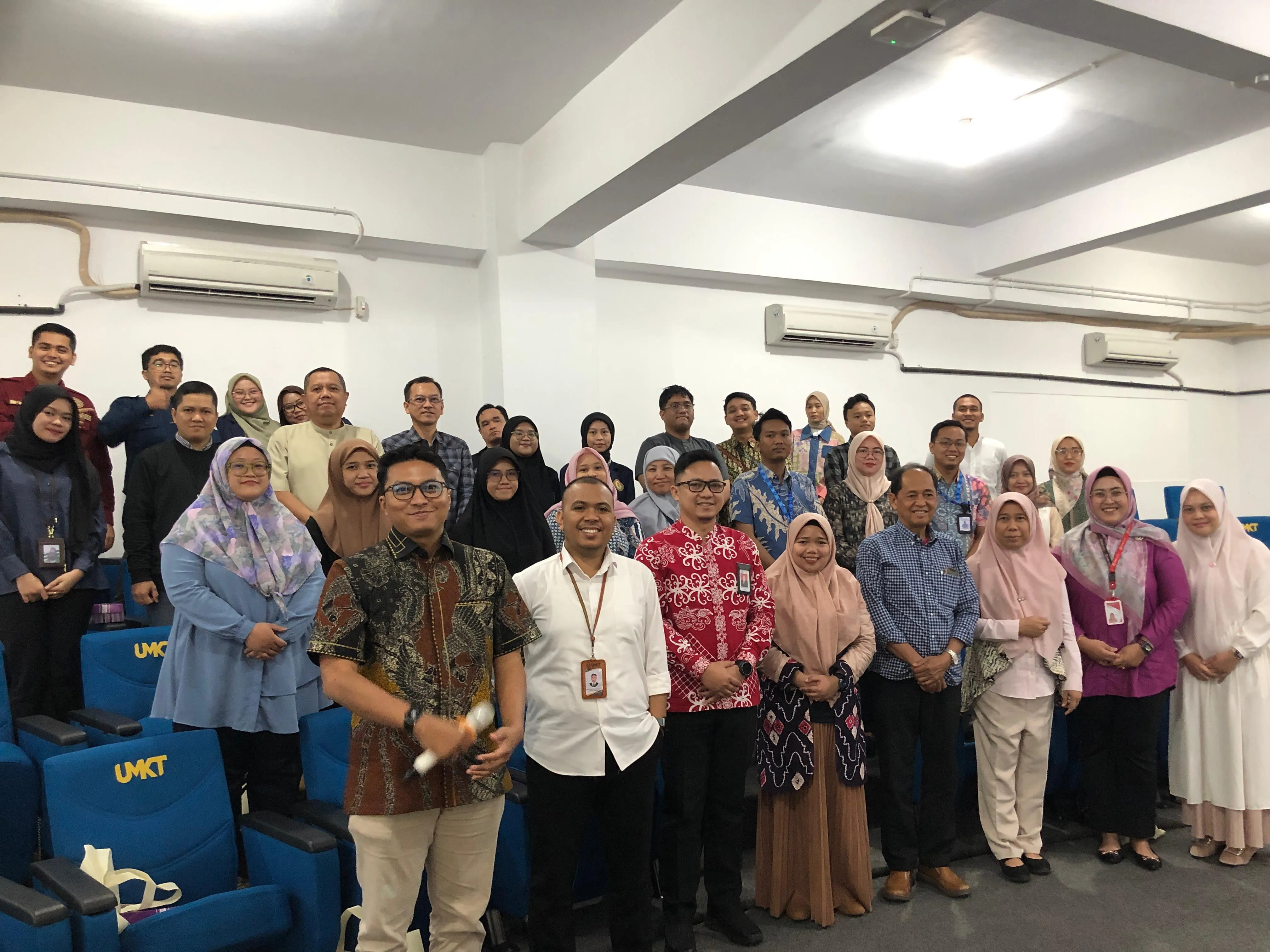 Diskusi dan Sosialisasi Visi Keilmuan Fakultas Ekonomi Bisnis dan Politik bersama Stakeholder dan Alumni