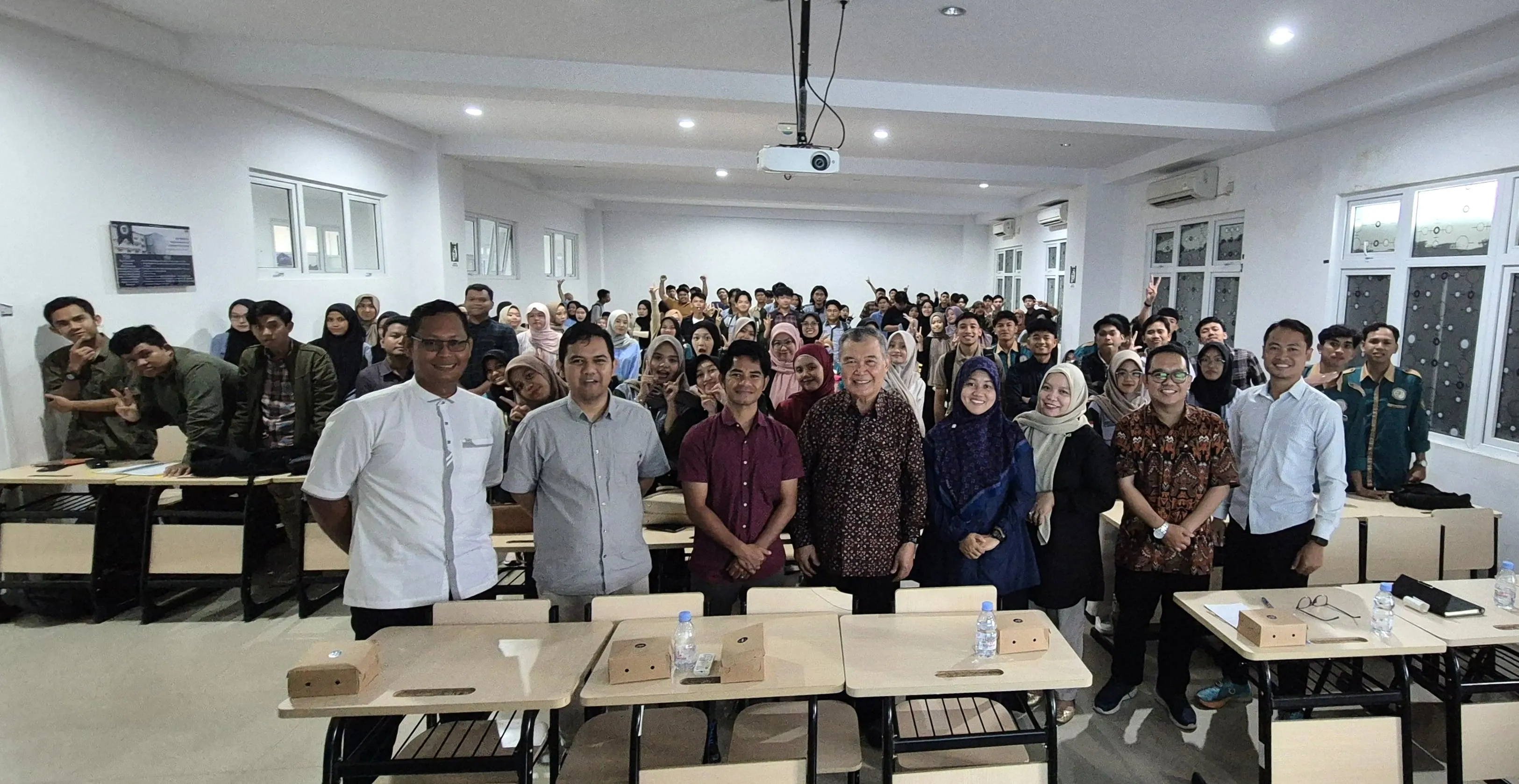 Dekan FKIP UMKT Paparkan Urgensi Implementasi Pembelajaran Mendalam di Dunia Pendidikan