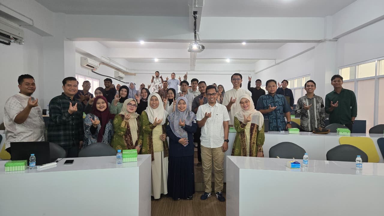 Coaching Clinic Tesis Dorong Mahasiswa MM UMKT Selesaikan Studi Tepat Waktu