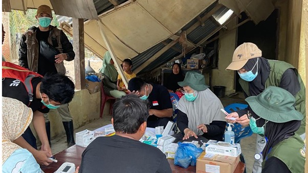 UMKT Faculty of Medicine Delivers Post-Disaster Medical Relief to Pantai Tinjau Village