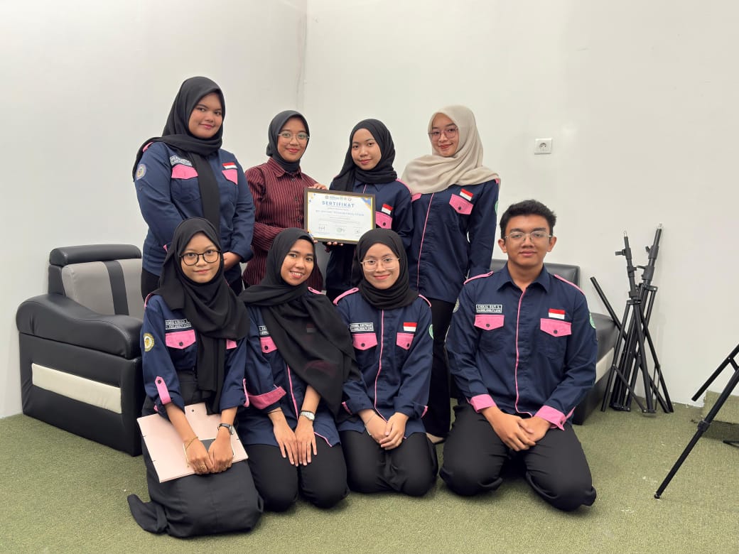 Tips Farmasi Memastikan Kosmetik Bebas Zat Berbahaya