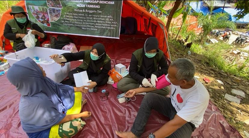 FK UMKT Berikan Layanan Kesehatan bagi Warga Desa Pantai Tinjau Pascabencana