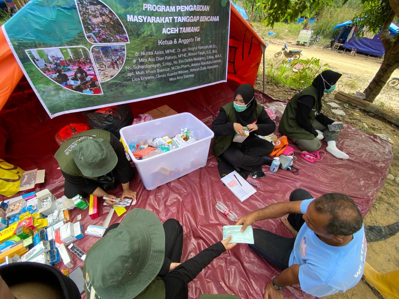 FK UMKT Berikan Layanan Kesehatan bagi Warga Desa Pantai Tinjau Pascabencana