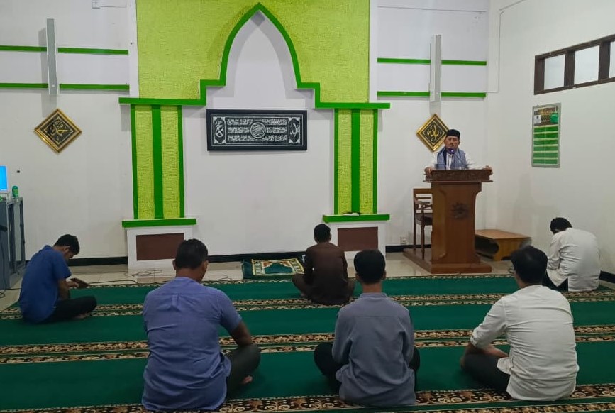 Menjemput Lailatul Qadr, Tarawih FKIP UMKT Ajak Jamaah Menghidupkan I’tikaf di 10 Malam Terakhir