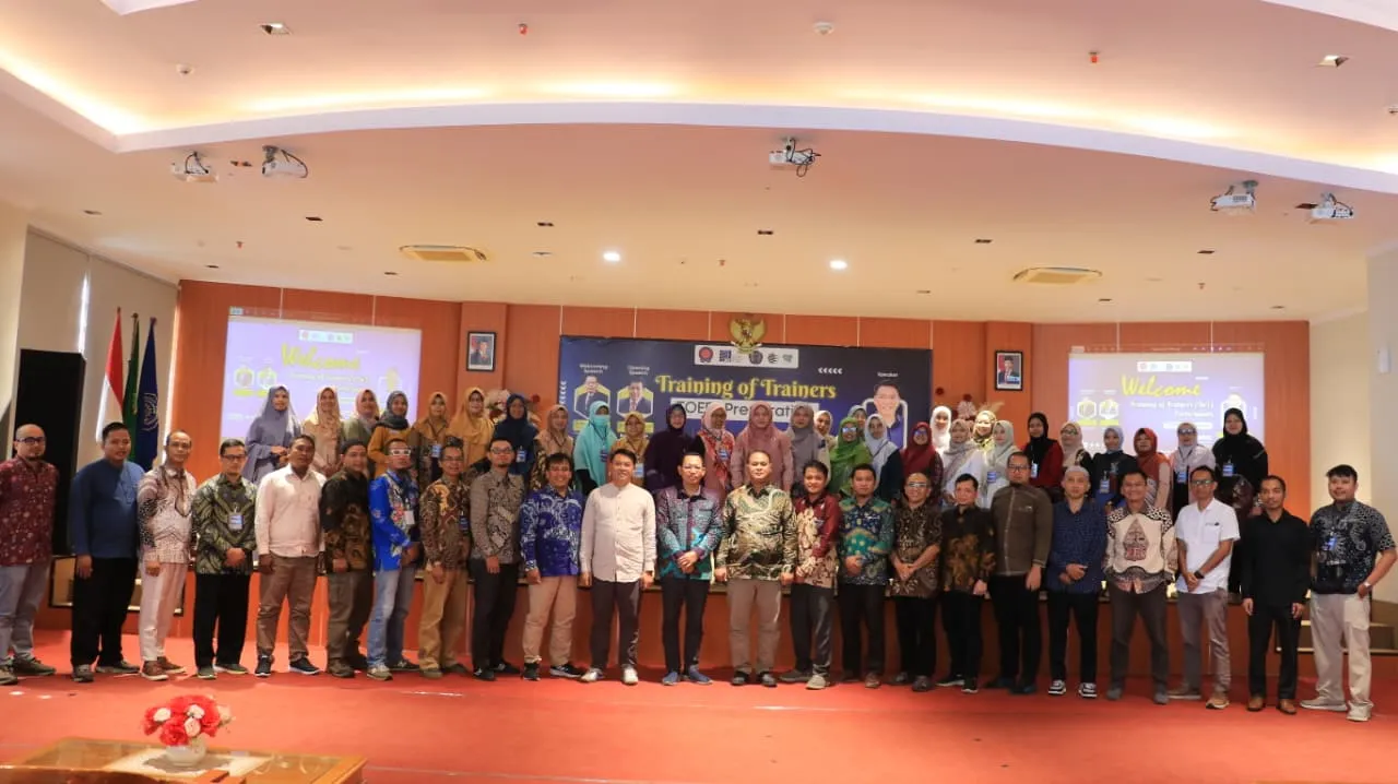 Pusat Pengembangan Bahasa UMKT Ikuti Training of Trainers (ToT) Bahasa Inggris APUSBA PTMA di Purwokerto