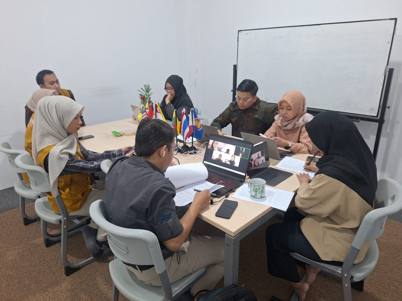 UMKT Gelar Wawancara Calon Mahasiswa Internasional dari Empat Negara