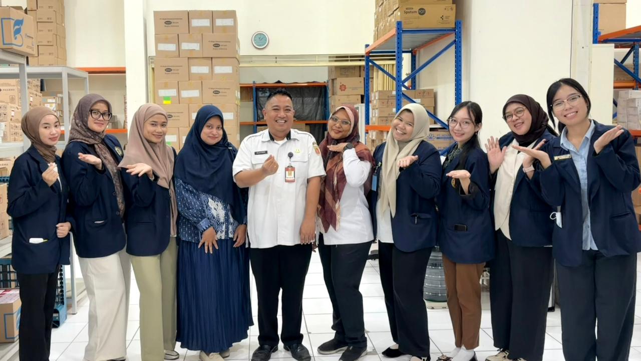 Mahasiswa Program Studi Profesi Apoteker Angkatan I UMKT Mengakhiri Kegiatan PKPA di Dinas Kesehatan Kota Samarinda
