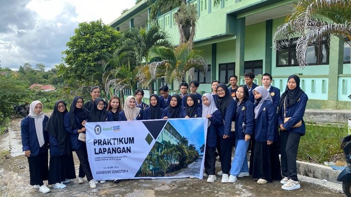 praktikum lapangan ke Pabrik Amplang Ogi Passompe