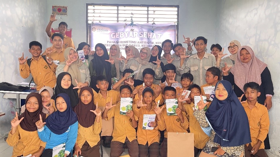 Tim Pengabdian Farmasi UMKT Gelar “Gebyar Sehat” di Desa Tanjung Batu, Sekdes: Kontribusi Sosial Nyata bagi Warga