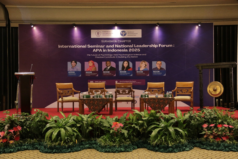 DOSEN DAN MAHASISWA PSIKOLOGI UMKT IKUTI FORUM INTERNASIONAL AMERICAN PSYCHOLOGICAL ASSOCIATION (APA) DI SURABAYA