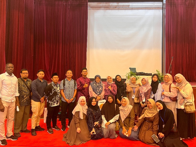 Menyimak Inspirasi Global: Delegasi UMKT Menghadiri Ceramah Ustaz Nouman Ali Khan di IIUM