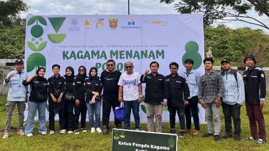 KAGAMA Samarinda Hijaukan Kota dengan Kegiatan Menanam Pohon