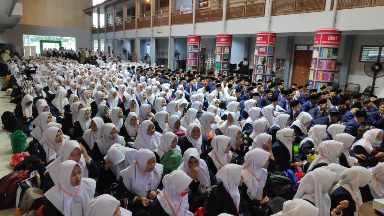 Kenalkan Kehidupan Kampus, UMKT Menggelar PKKMB dengan Jumlah MaBa 2.067 Peserta