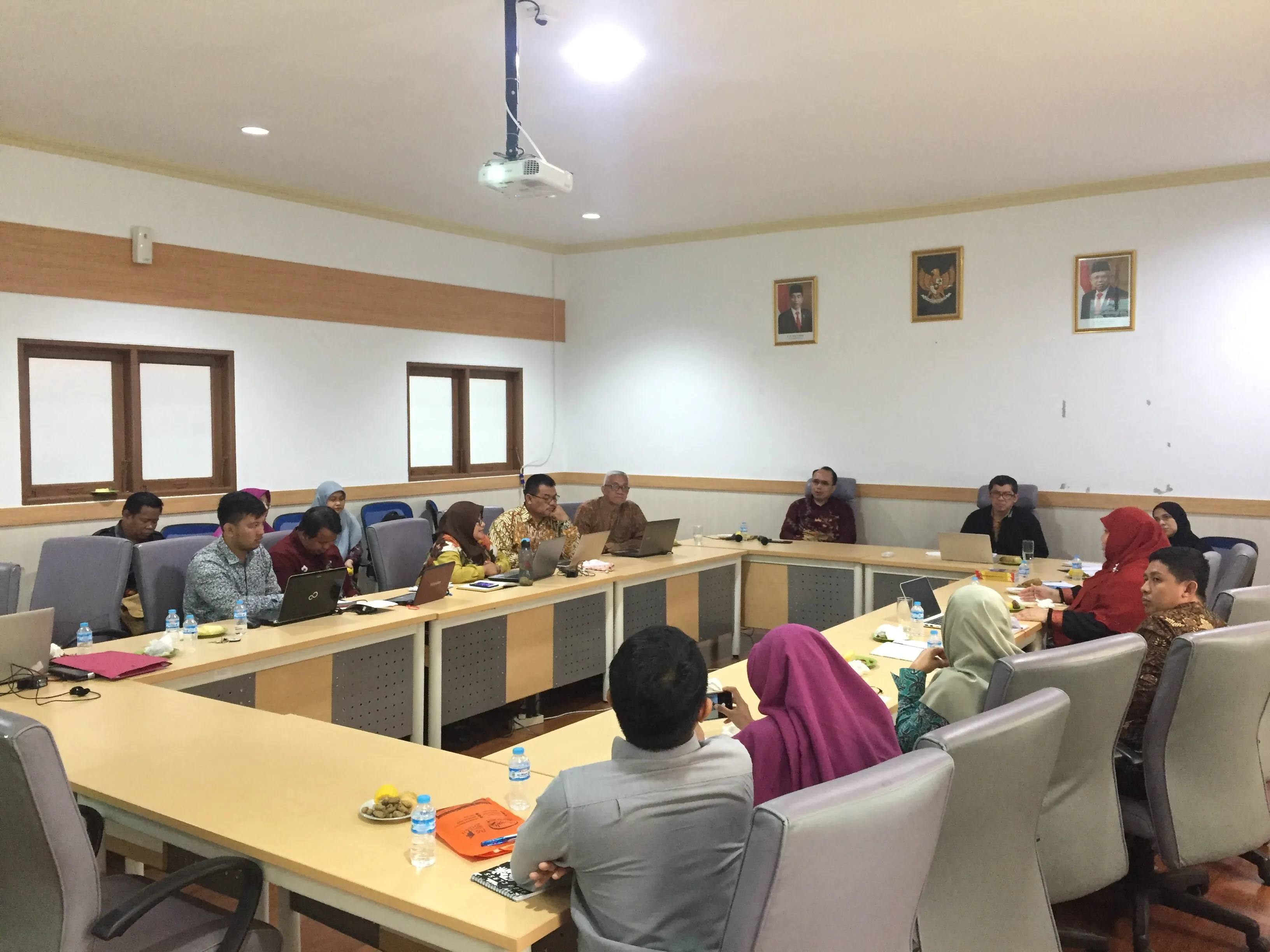 Rapat Evaluasi Kolaborasi Dosen Mahasiswa (KDM) Dan Borneo Student Research (BSR)