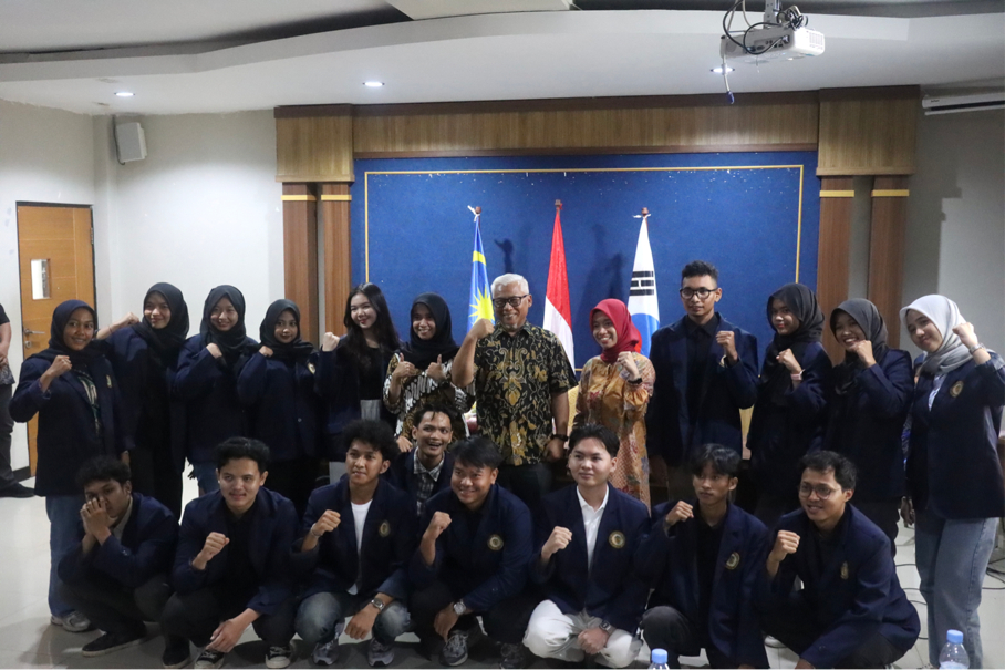 Wings Spread Wide : Mahasiswa UMKT Terbang Tinggi dalam Program Student Exchange
