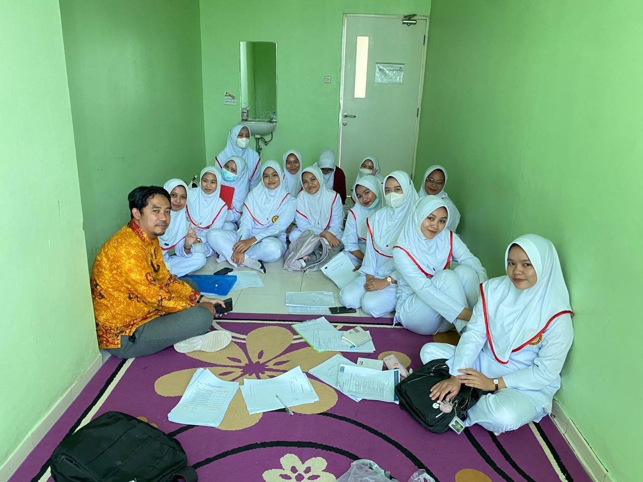 Dosen Prodi D-III Keperawatan UMKT Lakukan Bimbingan Asuhan Keperawatan di Lahan Praktik