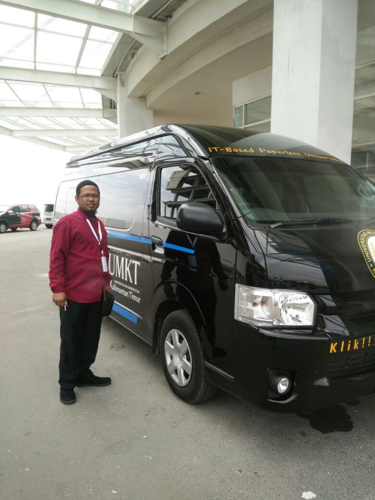 “One Day Service” goes to school